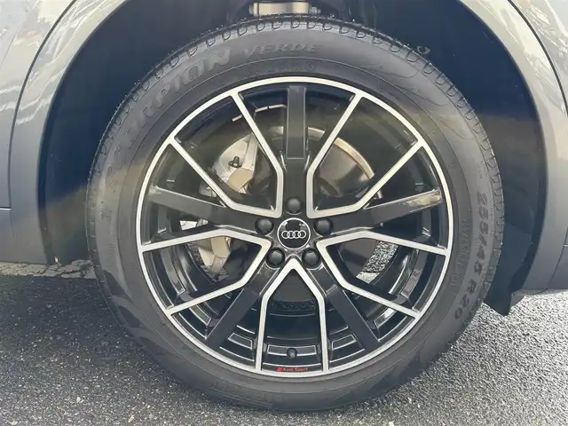 アウディ Ｑ５ SB 40TDIクワトロ Sライン 三重県 2022(令4)年 1.6万km デイトナグレーパールエフェクト 純正エアサスペンション/BangOlufsen3Dアドバンスサウンドシステム/ブラックスタイリングパッケージ/Sラインプラスパッケージ/アコースティックガラス（フロントサイド）/合皮貼内装（センターコンソール/ドアアームレスト/シートヒーター（後席）/シートヒーター(前席/後席左右)/パワーシート（前席）/シートメモリー機能（運転席）/純正オプション20インチ5本マルチスポークブラック塗装アルミホイール/MMIナビゲーション（Bluetooth/AM/FM/USB）/ETC2.0/全方位カメラ/ドライブレコーダー（前後）/速度警告/接近警告/トラフィックジャムアシスト/Audiアクティブレーンアシスト/Audiプレセンス/サイドアシスト/パークアシスト/アダプティブクルーズコントロール/ステアリングスイッチ/マトリクスLEDヘッドランプ/ダイナミックターンインジケーター/ヘッドランプウォッシャー/「S　line」エンブレム（フロントフェンダー）/「S」エンブレム入シルバー加飾付ディンプル革巻きステアリングホイール/「S」ロゴ入革/ダイナミカ（スエード調）コンビシート/スポーツシート（前席）/スペアキー