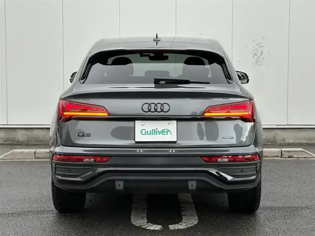 アウディ Ｑ５ SB 40TDIクワトロ Sライン 三重県 2022(令4)年 1.6万km デイトナグレーパールエフェクト 純正エアサスペンション/BangOlufsen3Dアドバンスサウンドシステム/ブラックスタイリングパッケージ/Sラインプラスパッケージ/アコースティックガラス（フロントサイド）/合皮貼内装（センターコンソール/ドアアームレスト/シートヒーター（後席）/シートヒーター(前席/後席左右)/パワーシート（前席）/シートメモリー機能（運転席）/純正オプション20インチ5本マルチスポークブラック塗装アルミホイール/MMIナビゲーション（Bluetooth/AM/FM/USB）/ETC2.0/全方位カメラ/ドライブレコーダー（前後）/速度警告/接近警告/トラフィックジャムアシスト/Audiアクティブレーンアシスト/Audiプレセンス/サイドアシスト/パークアシスト/アダプティブクルーズコントロール/ステアリングスイッチ/マトリクスLEDヘッドランプ/ダイナミックターンインジケーター/ヘッドランプウォッシャー/「S　line」エンブレム（フロントフェンダー）/「S」エンブレム入シルバー加飾付ディンプル革巻きステアリングホイール/「S」ロゴ入革/ダイナミカ（スエード調）コンビシート/スポーツシート（前席）/スペアキー