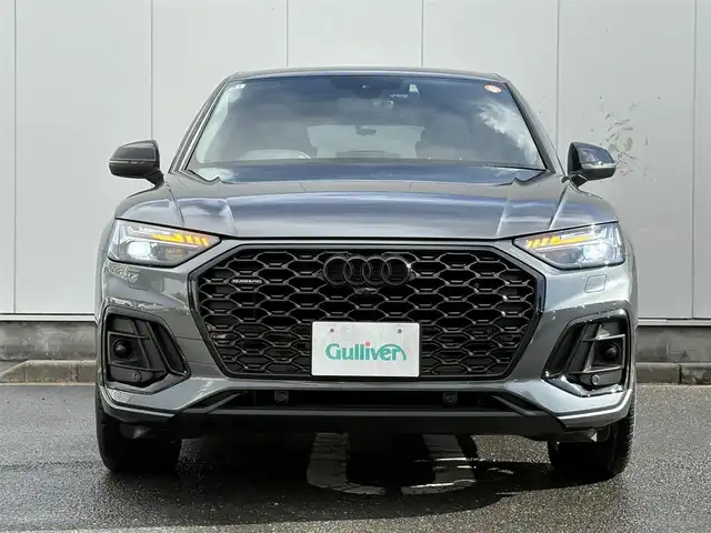 アウディ Ｑ５ SB 40TDIクワトロ Sライン 三重県 2022(令4)年 1.6万km デイトナグレーパールエフェクト 純正エアサスペンション/BangOlufsen3Dアドバンスサウンドシステム/ブラックスタイリングパッケージ/Sラインプラスパッケージ/アコースティックガラス（フロントサイド）/合皮貼内装（センターコンソール/ドアアームレスト/シートヒーター（後席）/シートヒーター(前席/後席左右)/パワーシート（前席）/シートメモリー機能（運転席）/純正オプション20インチ5本マルチスポークブラック塗装アルミホイール/MMIナビゲーション（Bluetooth/AM/FM/USB）/ETC2.0/全方位カメラ/ドライブレコーダー（前後）/速度警告/接近警告/トラフィックジャムアシスト/Audiアクティブレーンアシスト/Audiプレセンス/サイドアシスト/パークアシスト/アダプティブクルーズコントロール/ステアリングスイッチ/マトリクスLEDヘッドランプ/ダイナミックターンインジケーター/ヘッドランプウォッシャー/「S　line」エンブレム（フロントフェンダー）/「S」エンブレム入シルバー加飾付ディンプル革巻きステアリングホイール/「S」ロゴ入革/ダイナミカ（スエード調）コンビシート/スポーツシート（前席）/スペアキー