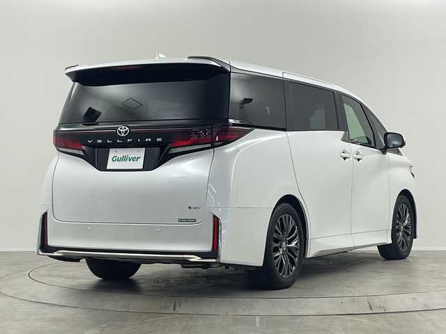 トヨタ ヴェルファイア ハイブリット Z プレミア 埼玉県 2023(令5)年 1.1万km プラチナホワイトパールマイカ サンルーフ/純正１４型ディスプレイオーディオ/ユニバーサルステップ/ベージュレザーシート/ワイヤレス充電/フルセグTV/360°カメラ/ブラインドスポットモニター/ヘッドアップディスプレイ/ＬＥＤヘッドライト/ビルトインＥＴＣ２．０/両側パワースライドドア/トヨタセーフティセンス/デジタルインナーミラー/シートヒーター・エアシート(D・N・2nd)/3列シート・オットマン・フルフラットシート/ウォークスルー/パワーシート/パワーバックドア/Bluetooth・HDMI/純正19インチアルミホイール/100V電源・1500W電源/MTモード付AT/Wエアコン/ステアリングヒーター/衝突被害軽減/スマートキー・プッシュスタート/パーキングアシスト/アイドリングストップ