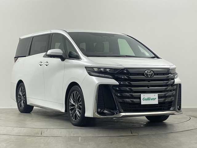 トヨタ ヴェルファイア ハイブリット Z プレミア 埼玉県 2023(令5)年 1.1万km プラチナホワイトパールマイカ サンルーフ/純正１４型ディスプレイオーディオ/ユニバーサルステップ/ベージュレザーシート/ワイヤレス充電/フルセグTV/360°カメラ/ブラインドスポットモニター/ヘッドアップディスプレイ/ＬＥＤヘッドライト/ビルトインＥＴＣ２．０/両側パワースライドドア/トヨタセーフティセンス/デジタルインナーミラー/シートヒーター・エアシート(D・N・2nd)/3列シート・オットマン・フルフラットシート/ウォークスルー/パワーシート/パワーバックドア/Bluetooth・HDMI/純正19インチアルミホイール/100V電源・1500W電源/MTモード付AT/Wエアコン/ステアリングヒーター/衝突被害軽減/スマートキー・プッシュスタート/パーキングアシスト/アイドリングストップ