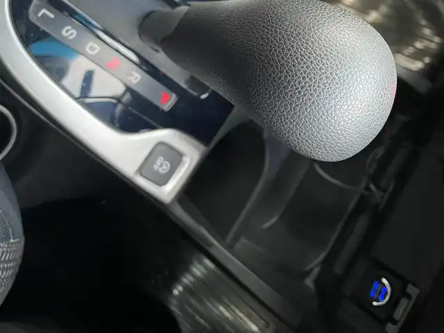 ホンダ フィット 13G Lパッケージ 福岡県 2016(平28)年 4万km ティンテッドシルバーM 純正ナビ　DVD　フルセグ　BT　MSV/バックカメラ/ABS/キセノン/W　サイド　カーテンエアバッグ/クルコン/ドラレコ/スマートキー