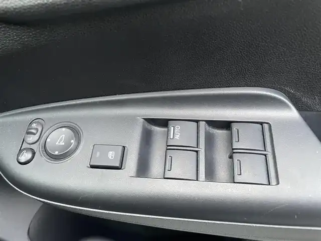 ホンダ フィット 13G Lパッケージ 福岡県 2016(平28)年 4万km ティンテッドシルバーM 純正ナビ　DVD　フルセグ　BT　MSV/バックカメラ/ABS/キセノン/W　サイド　カーテンエアバッグ/クルコン/ドラレコ/スマートキー