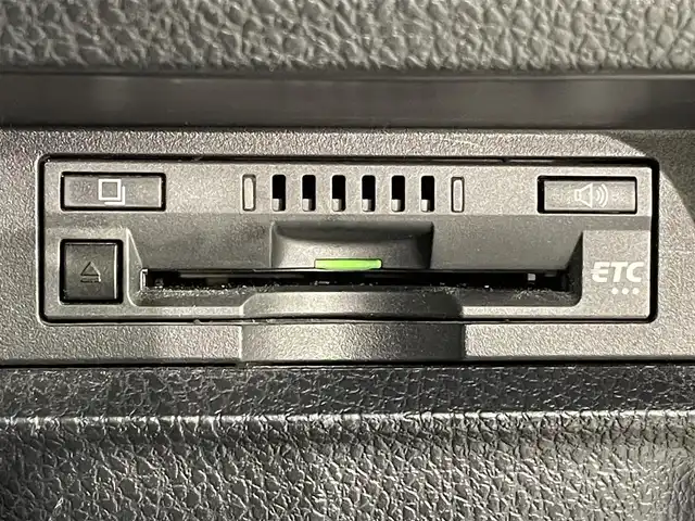 トヨタ ヴォクシー ZS 愛知県 2014(平26)年 5.4万km ホワイトパールクリスタルシャイン 純正９インチナビ/両側パワースライドドア/ドライブレコーダー/ビルトインＥＴＣ/バックカメラ/Ｂｌｕｅｔｏｏｔｈ/ＣＤ／ＤＶＤ/フルセグＴＶ/アイドリングストップ/純正１６インチアルミホイール/純正フロアマット/オートライト