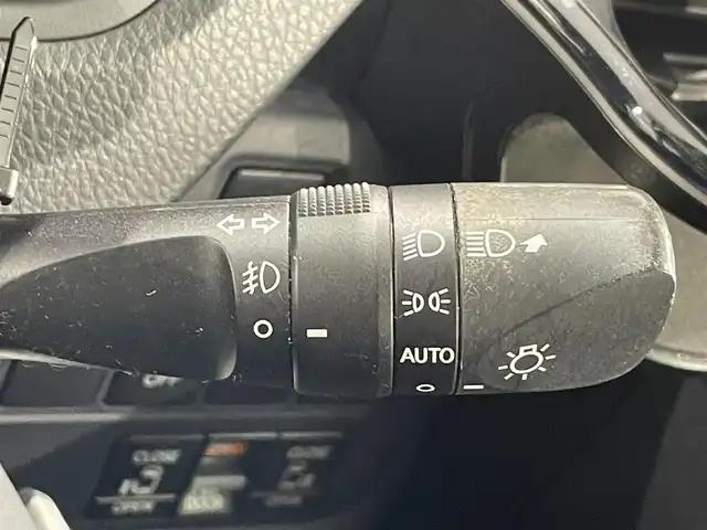 トヨタ ヴォクシー ZS 愛知県 2014(平26)年 5.4万km ホワイトパールクリスタルシャイン 純正９インチナビ/両側パワースライドドア/ドライブレコーダー/ビルトインＥＴＣ/バックカメラ/Ｂｌｕｅｔｏｏｔｈ/ＣＤ／ＤＶＤ/フルセグＴＶ/アイドリングストップ/純正１６インチアルミホイール/純正フロアマット/オートライト