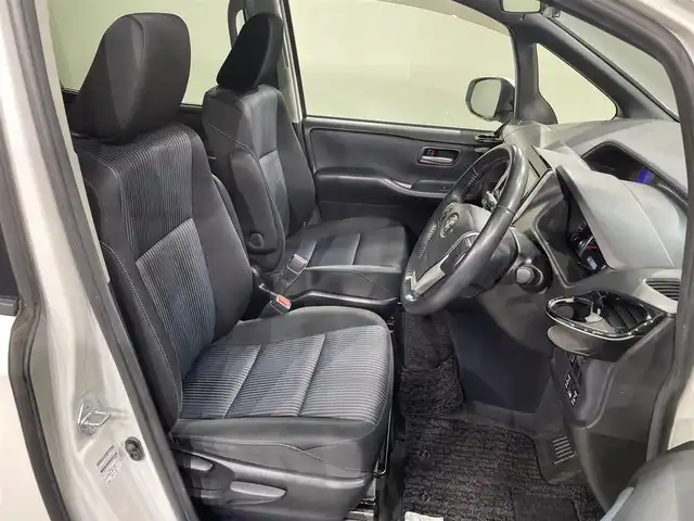 トヨタ ヴォクシー ZS 愛知県 2014(平26)年 5.4万km ホワイトパールクリスタルシャイン 純正９インチナビ/両側パワースライドドア/ドライブレコーダー/ビルトインＥＴＣ/バックカメラ/Ｂｌｕｅｔｏｏｔｈ/ＣＤ／ＤＶＤ/フルセグＴＶ/アイドリングストップ/純正１６インチアルミホイール/純正フロアマット/オートライト