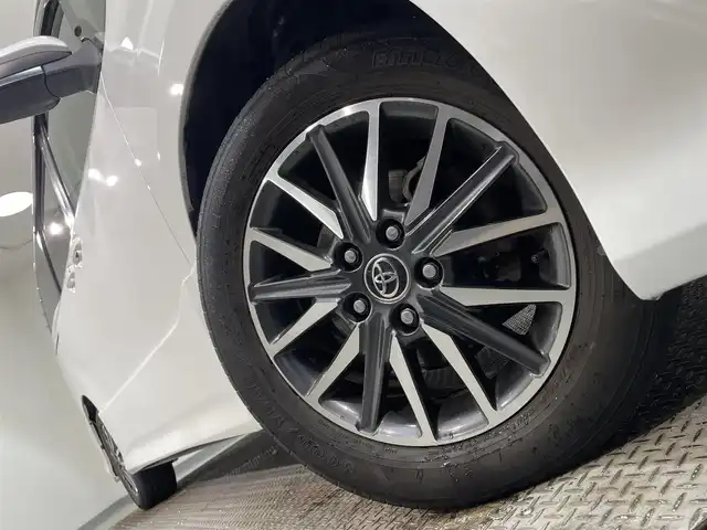 トヨタ ヴォクシー ZS 愛知県 2014(平26)年 5.4万km ホワイトパールクリスタルシャイン 純正９インチナビ/両側パワースライドドア/ドライブレコーダー/ビルトインＥＴＣ/バックカメラ/Ｂｌｕｅｔｏｏｔｈ/ＣＤ／ＤＶＤ/フルセグＴＶ/アイドリングストップ/純正１６インチアルミホイール/純正フロアマット/オートライト