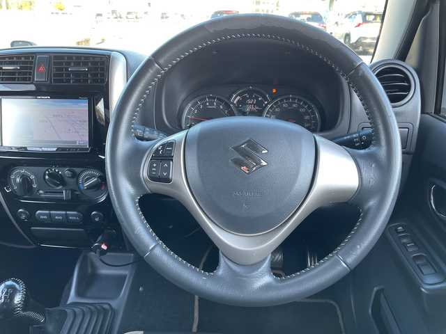 スズキ ジムニー ランドベンチャー 山口県 2016(平28)年 5.9万km クールカーキPM 4WD/5速マニュアル/pioneer製SDナビ/　Bluetooth/　AM/FM/　ワンセグテレビ/　DVD/　HDMI/ETC/前後ドライブレコーダー/リモコンキー/スペアキー/ステアリングスイッチ/リフトアップ/インタークーラー付ターボチャージャー/ABS/シートヒーター/純正フロアマット/背面タイヤ/本革巻ステアリング/ドアバイザー/純正16インチアルミホイール/ウィンカーミラー/衝突安全ボディー/運転席/助手席エアバッグ/パワーウィンドウ/パワーステアリング