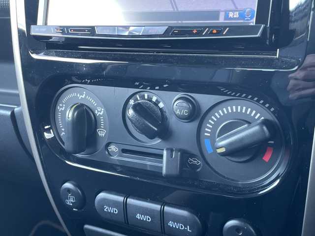 スズキ ジムニー ランドベンチャー 山口県 2016(平28)年 5.9万km クールカーキPM 4WD/5速マニュアル/pioneer製SDナビ/　Bluetooth/　AM/FM/　ワンセグテレビ/　DVD/　HDMI/ETC/前後ドライブレコーダー/リモコンキー/スペアキー/ステアリングスイッチ/リフトアップ/インタークーラー付ターボチャージャー/ABS/シートヒーター/純正フロアマット/背面タイヤ/本革巻ステアリング/ドアバイザー/純正16インチアルミホイール/ウィンカーミラー/衝突安全ボディー/運転席/助手席エアバッグ/パワーウィンドウ/パワーステアリング