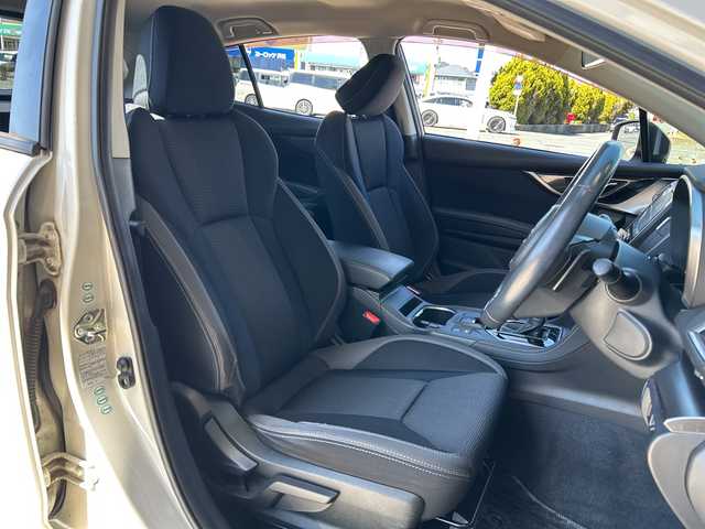 スバル インプレッサ スポーツ 2．0i－Lアイサイト 静岡県 2017(平29)年 7.4万km クリスタルホワイトパール ナビ機能/FM/AM/SD/iPod/フルセグTV/USB/Bluetooth/CD/DVD/HDMI/VTR/AUX/主要装備/・バックカメラ　/・ＢＳＭ　/・ドライブレコーダー　/・ＥＴＣ　/・パドルシフト　/・レーダークルーズコントロール　/・アイドリングストップ　/・レーンキープアシスト　/・フォグランプ　/・ステアリングリモコン　/・フォグランプ/・アイドリングストップ/・衝突軽減システム/・横滑り防止装置/・純正アルミホイール/・純正フロアマット