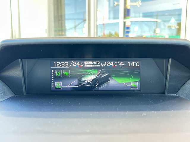 スバル インプレッサ スポーツ 2．0i－Lアイサイト 静岡県 2017(平29)年 7.4万km クリスタルホワイトパール ナビ機能/FM/AM/SD/iPod/フルセグTV/USB/Bluetooth/CD/DVD/HDMI/VTR/AUX/主要装備/・バックカメラ　/・ＢＳＭ　/・ドライブレコーダー　/・ＥＴＣ　/・パドルシフト　/・レーダークルーズコントロール　/・アイドリングストップ　/・レーンキープアシスト　/・フォグランプ　/・ステアリングリモコン　/・フォグランプ/・アイドリングストップ/・衝突軽減システム/・横滑り防止装置/・純正アルミホイール/・純正フロアマット