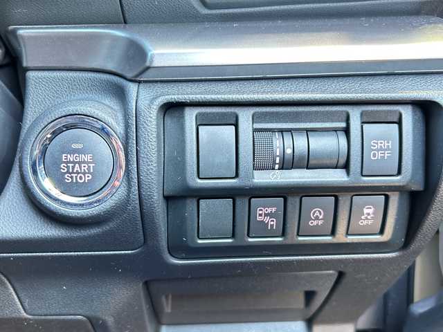 スバル インプレッサ スポーツ 2．0i－Lアイサイト 静岡県 2017(平29)年 7.4万km クリスタルホワイトパール ナビ機能/FM/AM/SD/iPod/フルセグTV/USB/Bluetooth/CD/DVD/HDMI/VTR/AUX/主要装備/・バックカメラ　/・ＢＳＭ　/・ドライブレコーダー　/・ＥＴＣ　/・パドルシフト　/・レーダークルーズコントロール　/・アイドリングストップ　/・レーンキープアシスト　/・フォグランプ　/・ステアリングリモコン　/・フォグランプ/・アイドリングストップ/・衝突軽減システム/・横滑り防止装置/・純正アルミホイール/・純正フロアマット