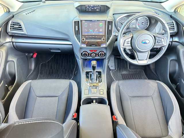 スバル インプレッサ スポーツ 2．0i－Lアイサイト 静岡県 2017(平29)年 7.4万km クリスタルホワイトパール ナビ機能/FM/AM/SD/iPod/フルセグTV/USB/Bluetooth/CD/DVD/HDMI/VTR/AUX/主要装備/・バックカメラ　/・ＢＳＭ　/・ドライブレコーダー　/・ＥＴＣ　/・パドルシフト　/・レーダークルーズコントロール　/・アイドリングストップ　/・レーンキープアシスト　/・フォグランプ　/・ステアリングリモコン　/・フォグランプ/・アイドリングストップ/・衝突軽減システム/・横滑り防止装置/・純正アルミホイール/・純正フロアマット