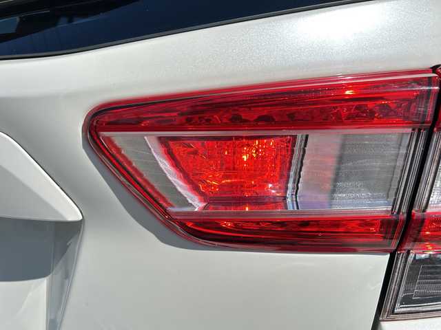 スバル インプレッサ スポーツ 2．0i－Lアイサイト 静岡県 2017(平29)年 7.4万km クリスタルホワイトパール ナビ機能/FM/AM/SD/iPod/フルセグTV/USB/Bluetooth/CD/DVD/HDMI/VTR/AUX/主要装備/・バックカメラ　/・ＢＳＭ　/・ドライブレコーダー　/・ＥＴＣ　/・パドルシフト　/・レーダークルーズコントロール　/・アイドリングストップ　/・レーンキープアシスト　/・フォグランプ　/・ステアリングリモコン　/・フォグランプ/・アイドリングストップ/・衝突軽減システム/・横滑り防止装置/・純正アルミホイール/・純正フロアマット