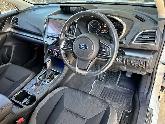 スバル インプレッサ スポーツ 2．0i－Lアイサイト 静岡県 2017(平29)年 7.4万km クリスタルホワイトパール ナビ機能/FM/AM/SD/iPod/フルセグTV/USB/Bluetooth/CD/DVD/HDMI/VTR/AUX/主要装備/・バックカメラ　/・ＢＳＭ　/・ドライブレコーダー　/・ＥＴＣ　/・パドルシフト　/・レーダークルーズコントロール　/・アイドリングストップ　/・レーンキープアシスト　/・フォグランプ　/・ステアリングリモコン　/・フォグランプ/・アイドリングストップ/・衝突軽減システム/・横滑り防止装置/・純正アルミホイール/・純正フロアマット