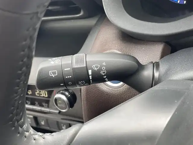 トヨタ ヤリスクロス ハイブリッド Z 千葉県 2021(令3)年 2.7万km ブラックマイカ 純正8インチディスプレイオーディオ/パノラミックビューモニター/ブラインドスポットモニター/前後コーナーセンサー/前席シートヒーター/D席パワーシート/電動パーキングブレーキ/オートブレーキホールド/純正18インチAW/ETC/トヨタセーフティセンス/・レーダークルーズコントロール/・プリクラッシュセーフティ/・レーントレーシングアシスト/・レーンディパーチャーアラート/・オートハイビーム