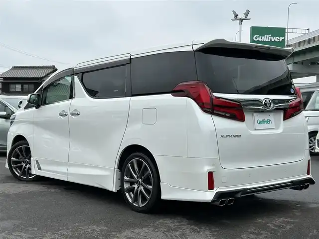 トヨタ アルファード S Cパッケージ 愛知県 2018(平30)年 5.9万km ホワイトパールクリスタルシャイン 〇純正9型ナビ/・Bluetooth/・フルセグTV/〇パワースライドドア（両側）/〇ツインムーンルーフ/〇TRDエアロ/〇電動リアゲート/〇バックカメラ/〇ビルトインETC2.0/〇ドライブレコーダー/〇後席用フリップダウンモニター/〇全車速追従機能付クルーズコントロール/〇レーンアシスト/〇衝突軽減装置/〇クリアランスソナー/〇LEDヘッドランプ/〇フォグランプ/〇オートライト/〇デュアルオートエアコン/〇革巻きステアリング/〇ステアリングスイッチ/〇前席/後席2列目パワーシート/〇前席シートヒーター/エアコン/〇社外19インチアルミホイール/〇スマートエントリー/〇禁煙車