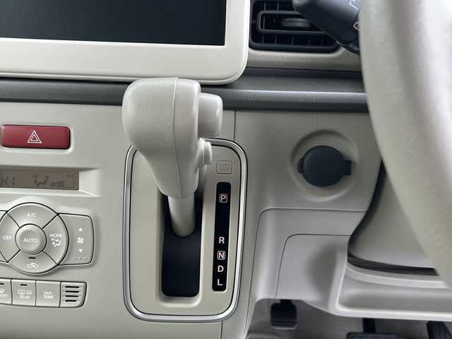 スズキ ラパン L 秋田県 2022(令4)年 0.9万km シフォンアイボリーM 登録時走行距離8674km/４WD/後方コーナーセンサー/横滑り防止装置/盗難防止装置/レーンキープアシスト/衝突被害軽減システム/車線逸脱警報/アイドリングストップ/オートライト/純正フロアマット/運転席シートヒーター/格納サイドミラー/スマートキー