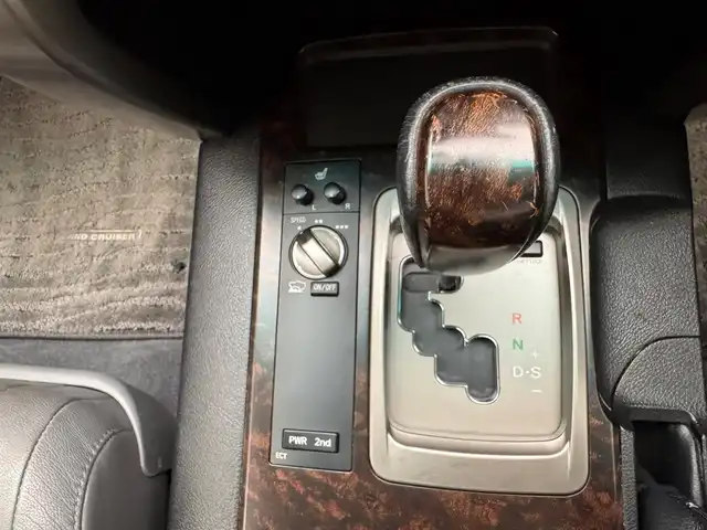 トヨタ ランドクルーザー AX Gセレクション 兵庫県 2008(平20)年 12.8万km ブラック 社外ＳＤナビ　/Bluetooth/CD/DVD/SD/フルセグ/クルーズコントロール　/純正フロアマット　/社外２２インチアルミホイール　/オートライト　/バックカメラ　/ＥＴＣ　/前後ドライブレコーダー　/シートヒーター　/パワーシート　/４ＷＤ　/スペアキー/前後コーナーセンサー/オートライト/パワーシート/4WD