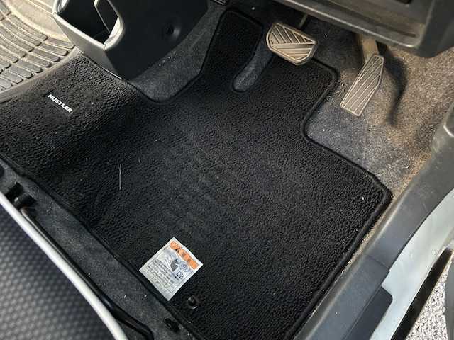 スズキ ハスラー X 茨城県 2014(平26)年 12.8万km 白 ワンオーナー/フリップダウンモニター/社外ナビ/AM/FM/フルセグTV/BT/iPod/バックカメラ/横滑り防止装置/盗難防止装置/衝突被害軽減システム/HIDオートライト/シートヒーター/純正14インチアルミホイール/ダウンヒルアシストコントロール/アイドリングストップ/プッシュスタート/スマートキー/ETC