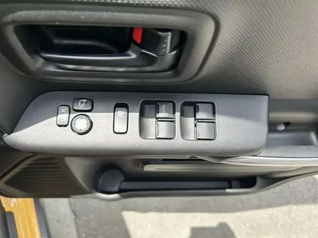 スズキ スペーシア ギア HYBRID XZ 大阪府 2018(平30)年 2万km アクティブイエロー/ガンメタリック2トーン 純正ナビ/フルセグTV/全方位モニター/バックカメラ/パワースライドドア（両側）/セーフティサポート/・デュアルセンサーブレーキサポート/・車線逸脱警報機能/・先行車発進お知らせ機能/LEDヘッドランプ/純正14インチアルミ/フォグランプ/オートライト/シートヒーター/革巻きステアリング/ステアリングスイッチ/キーレスプッシュスタート/オートエアコン/ルーフレール/パーソナルテーブル/禁煙車