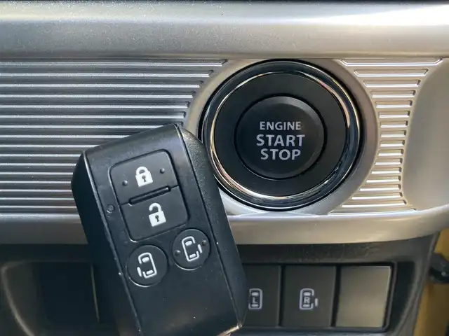 スズキ スペーシア ギア HYBRID XZ 静岡県 2018(平30)年 2万km アクティブイエロー/ガンメタリック2トーン 純正ナビ/フルセグTV/全方位モニター/バックカメラ/パワースライドドア（両側）/セーフティサポート/・デュアルセンサーブレーキサポート/・車線逸脱警報機能/・先行車発進お知らせ機能/LEDヘッドランプ/純正14インチアルミ/フォグランプ/オートライト/シートヒーター/革巻きステアリング/ステアリングスイッチ/キーレスプッシュスタート/オートエアコン/ルーフレール/パーソナルテーブル/禁煙車