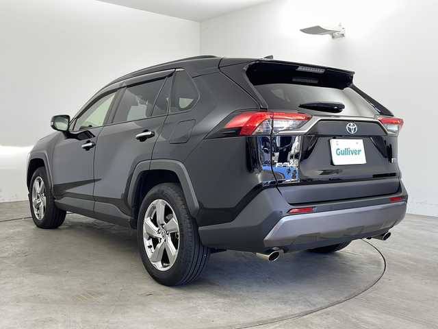 トヨタ ＲＡＶ４ ハイブリットG 兵庫県 2020(令2)年 6.9万km アティチュードブラックマイカ ・ワンオーナー車/・純正ディスプレイナビ&TV&BT&USB&Miracast/・パノラミックビューモニター/・Toyota Safety Sense/・プリクラッシュセーフティ/・レーントレーシングアシスト[LTA] /・レーダークルーズコントロール（全車速追従機能付） /・オートマチックハイビーム[AHB] /・ロードサインアシスト[RSA]/・先行車発進告知機能[TMN/・インテリジェントクリアランスソナー/・パーキングサポートブレーキ（静止物）/・リヤクロストラフィックオートブレーキ/・ブラインドスポットモニター/・車両接近通報装置/・ビルトインETC2.0/・ハンズフリーパワーバックドア（挟み込み防止機能・停止位置メモリー機能付）/・ステアリングヒーター/・スマートキー/・Bi-Beam LEDヘッドランプ/・LEDリヤフォグランプ/・合成皮革シート/・快適温熱シート/・社外前後ドライブレコーダー/・新車時保証書/・取扱説明書