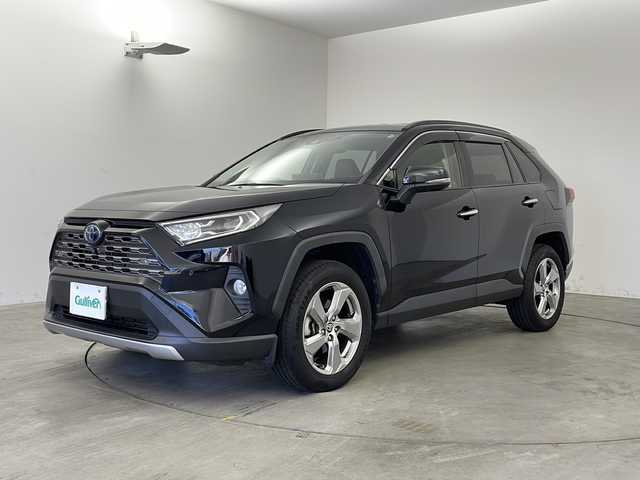 トヨタ ＲＡＶ４ ハイブリットG 兵庫県 2020(令2)年 6.9万km アティチュードブラックマイカ ・ワンオーナー車/・純正ディスプレイナビ&TV&BT&USB&Miracast/・パノラミックビューモニター/・Toyota Safety Sense/・プリクラッシュセーフティ/・レーントレーシングアシスト[LTA] /・レーダークルーズコントロール（全車速追従機能付） /・オートマチックハイビーム[AHB] /・ロードサインアシスト[RSA]/・先行車発進告知機能[TMN/・インテリジェントクリアランスソナー/・パーキングサポートブレーキ（静止物）/・リヤクロストラフィックオートブレーキ/・ブラインドスポットモニター/・車両接近通報装置/・ビルトインETC2.0/・ハンズフリーパワーバックドア（挟み込み防止機能・停止位置メモリー機能付）/・ステアリングヒーター/・スマートキー/・Bi-Beam LEDヘッドランプ/・LEDリヤフォグランプ/・合成皮革シート/・快適温熱シート/・社外前後ドライブレコーダー/・新車時保証書/・取扱説明書