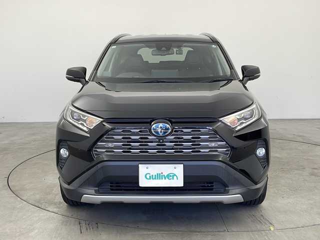トヨタ ＲＡＶ４ ハイブリットG 兵庫県 2020(令2)年 6.9万km アティチュードブラックマイカ ・ワンオーナー車/・純正ディスプレイナビ&TV&BT&USB&Miracast/・パノラミックビューモニター/・Toyota Safety Sense/・プリクラッシュセーフティ/・レーントレーシングアシスト[LTA] /・レーダークルーズコントロール（全車速追従機能付） /・オートマチックハイビーム[AHB] /・ロードサインアシスト[RSA]/・先行車発進告知機能[TMN/・インテリジェントクリアランスソナー/・パーキングサポートブレーキ（静止物）/・リヤクロストラフィックオートブレーキ/・ブラインドスポットモニター/・車両接近通報装置/・ビルトインETC2.0/・ハンズフリーパワーバックドア（挟み込み防止機能・停止位置メモリー機能付）/・ステアリングヒーター/・スマートキー/・Bi-Beam LEDヘッドランプ/・LEDリヤフォグランプ/・合成皮革シート/・快適温熱シート/・社外前後ドライブレコーダー/・新車時保証書/・取扱説明書
