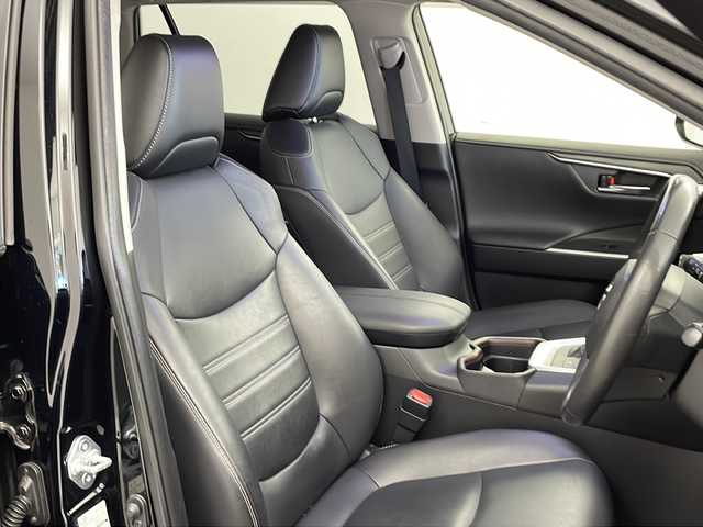 トヨタ ＲＡＶ４ ハイブリットG 兵庫県 2020(令2)年 6.9万km アティチュードブラックマイカ ・ワンオーナー車/・純正ディスプレイナビ&TV&BT&USB&Miracast/・パノラミックビューモニター/・Toyota Safety Sense/・プリクラッシュセーフティ/・レーントレーシングアシスト[LTA] /・レーダークルーズコントロール（全車速追従機能付） /・オートマチックハイビーム[AHB] /・ロードサインアシスト[RSA]/・先行車発進告知機能[TMN/・インテリジェントクリアランスソナー/・パーキングサポートブレーキ（静止物）/・リヤクロストラフィックオートブレーキ/・ブラインドスポットモニター/・車両接近通報装置/・ビルトインETC2.0/・ハンズフリーパワーバックドア（挟み込み防止機能・停止位置メモリー機能付）/・ステアリングヒーター/・スマートキー/・Bi-Beam LEDヘッドランプ/・LEDリヤフォグランプ/・合成皮革シート/・快適温熱シート/・社外前後ドライブレコーダー/・新車時保証書/・取扱説明書