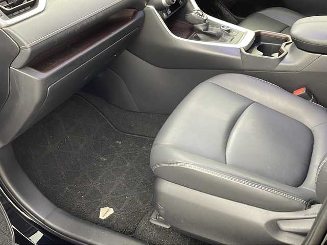 トヨタ ＲＡＶ４ ハイブリットG 兵庫県 2020(令2)年 6.9万km アティチュードブラックマイカ ・ワンオーナー車/・純正ディスプレイナビ&TV&BT&USB&Miracast/・パノラミックビューモニター/・Toyota Safety Sense/・プリクラッシュセーフティ/・レーントレーシングアシスト[LTA] /・レーダークルーズコントロール（全車速追従機能付） /・オートマチックハイビーム[AHB] /・ロードサインアシスト[RSA]/・先行車発進告知機能[TMN/・インテリジェントクリアランスソナー/・パーキングサポートブレーキ（静止物）/・リヤクロストラフィックオートブレーキ/・ブラインドスポットモニター/・車両接近通報装置/・ビルトインETC2.0/・ハンズフリーパワーバックドア（挟み込み防止機能・停止位置メモリー機能付）/・ステアリングヒーター/・スマートキー/・Bi-Beam LEDヘッドランプ/・LEDリヤフォグランプ/・合成皮革シート/・快適温熱シート/・社外前後ドライブレコーダー/・新車時保証書/・取扱説明書
