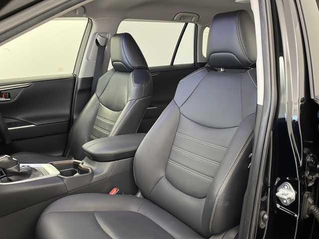 トヨタ ＲＡＶ４ ハイブリットG 兵庫県 2020(令2)年 6.9万km アティチュードブラックマイカ ・ワンオーナー車/・純正ディスプレイナビ&TV&BT&USB&Miracast/・パノラミックビューモニター/・Toyota Safety Sense/・プリクラッシュセーフティ/・レーントレーシングアシスト[LTA] /・レーダークルーズコントロール（全車速追従機能付） /・オートマチックハイビーム[AHB] /・ロードサインアシスト[RSA]/・先行車発進告知機能[TMN/・インテリジェントクリアランスソナー/・パーキングサポートブレーキ（静止物）/・リヤクロストラフィックオートブレーキ/・ブラインドスポットモニター/・車両接近通報装置/・ビルトインETC2.0/・ハンズフリーパワーバックドア（挟み込み防止機能・停止位置メモリー機能付）/・ステアリングヒーター/・スマートキー/・Bi-Beam LEDヘッドランプ/・LEDリヤフォグランプ/・合成皮革シート/・快適温熱シート/・社外前後ドライブレコーダー/・新車時保証書/・取扱説明書