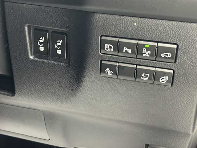 レクサス ＮＸ 200t Fスポーツ 大阪府 2015(平27)年 10.2万km ソニッククォーツ 純正ナビ/(フルセグTV/Bluetooth/USB接続)/マークレビンソン/パノラマムーンルーフ/ブラインドスポットモニター/パワーバックドア/電動格納セカンドシート/全方位カメラ/社外ダウンサス/レーダークルーズコントロール/プリクラッシュセーフティ/LEDヘッドライト/オートマチックハイビーム/前後コーナーセンサー/赤革シート/シートヒーター/シートベンチレーション/社外エアロ/カーボンスポイラー