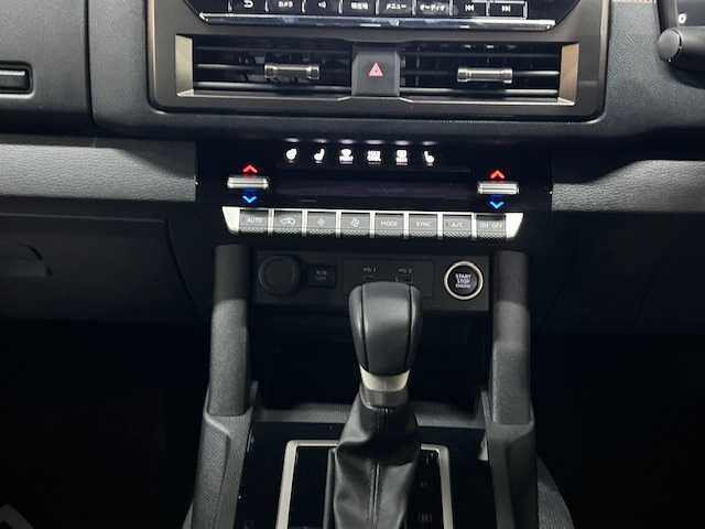 三菱 トライトン GSR 道央・札幌 2025(令7)年 0.1万km ダイヤモンドブラックマイカ 【2509031944】/ワンオーナー　/E-アシスト/純正ナビ　/フルセグＴＶ　/アラウンドビューモニター　/レザーシート　/純正１８インチアルミホイール　/ジオランダータイヤ　/シートヒーター　/ハンドルヒーター　/電動シート　/ＬＥＤヘッドライト/フォグライト