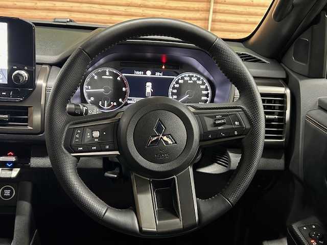 三菱 トライトン GSR 道央・札幌 2025(令7)年 0.1万km ダイヤモンドブラックマイカ 【2509031944】/ワンオーナー　/E-アシスト/純正ナビ　/フルセグＴＶ　/アラウンドビューモニター　/レザーシート　/純正１８インチアルミホイール　/ジオランダータイヤ　/シートヒーター　/ハンドルヒーター　/電動シート　/ＬＥＤヘッドライト/フォグライト