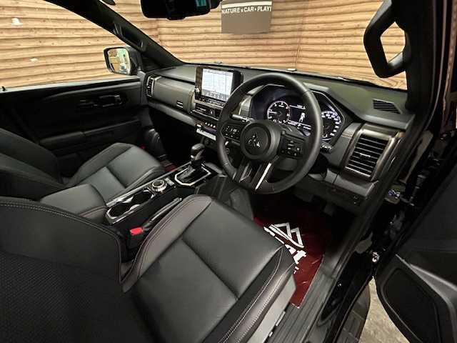 三菱 トライトン GSR 道央・札幌 2025(令7)年 0.1万km ダイヤモンドブラックマイカ 【2509031944】/ワンオーナー　/E-アシスト/純正ナビ　/フルセグＴＶ　/アラウンドビューモニター　/レザーシート　/純正１８インチアルミホイール　/ジオランダータイヤ　/シートヒーター　/ハンドルヒーター　/電動シート　/ＬＥＤヘッドライト/フォグライト