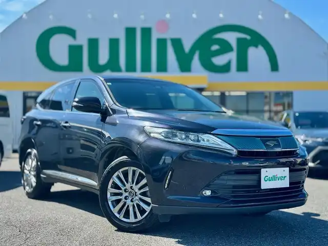 トヨタ ハリアー プレミアム メタル&レザーP 滋賀県 2017(平29)年 8.3万km スパークリングブラックパールクリスタルシャイン ワンオーナー/T-Connect SDナビゲーションシステム/　フルセグ Bluetooth CD DVD SD/バックカメラ/レザーシート（黒）/Toyota Safety Sense /プリクラッシュセーフティ/（歩行者［昼］検知機能付衝突回避支援タイプ/ミリ波レーダー＋単眼カメラ方式）/レーンディパーチャーアラート（ステアリング制御付）/アダプティブハイビームシステム（AHS）/レーダークルーズコントロール（全車速追従機能付）/ドライブスタートコントロール/LEDハイビーム・LEDロービーム/　オートレベリング機能付&LEDクリアランスランプ/LEDシーケンシャルターンランプ 13/LEDコーナリングランプ 37/LEDフロントフォグランプ 13/LEDデイライト/ビルトインETC/純正フロアマット/純正18インチアルミ/スマートキー×2/プッシュスタート/