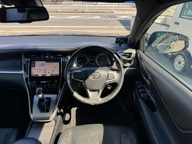 トヨタ ハリアー プレミアム メタル&レザーP 滋賀県 2017(平29)年 8.3万km スパークリングブラックパールクリスタルシャイン ワンオーナー/T-Connect SDナビゲーションシステム/　フルセグ Bluetooth CD DVD SD/バックカメラ/レザーシート（黒）/Toyota Safety Sense /プリクラッシュセーフティ/（歩行者［昼］検知機能付衝突回避支援タイプ/ミリ波レーダー＋単眼カメラ方式）/レーンディパーチャーアラート（ステアリング制御付）/アダプティブハイビームシステム（AHS）/レーダークルーズコントロール（全車速追従機能付）/ドライブスタートコントロール/LEDハイビーム・LEDロービーム/　オートレベリング機能付&LEDクリアランスランプ/LEDシーケンシャルターンランプ 13/LEDコーナリングランプ 37/LEDフロントフォグランプ 13/LEDデイライト/ビルトインETC/純正フロアマット/純正18インチアルミ/スマートキー×2/プッシュスタート/