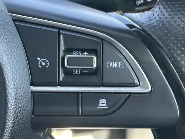 スズキ スイフト 兵庫県 2018(平30)年 4万km チャンピオンイエロー 社外8インチナビ（KENWOOD）/Bluetooth接続/フルセグ/全方位カメラ/社外ETC/シートヒーター/セーフティサポート/社外フロアマット/レーンキープアシスト/オートライト/横滑り防止装置/LEDヘッドライト