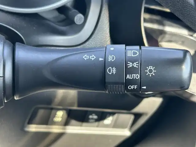 スズキ スイフト 兵庫県 2018(平30)年 4万km チャンピオンイエロー 社外8インチナビ（KENWOOD）/Bluetooth接続/フルセグ/全方位カメラ/社外ETC/シートヒーター/セーフティサポート/社外フロアマット/レーンキープアシスト/オートライト/横滑り防止装置/LEDヘッドライト
