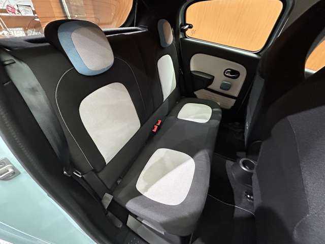 ルノー トゥインゴ インテンス 千葉県 2019(平31)年 3万km ブルードラジェ クルーズコントロール　/バックソナー　/オートライト　/オートエアコン　/ＥＴＣ　/アイドリングストップ　/ファブリックシート　/純正１５インチＡＷ　/禁煙車