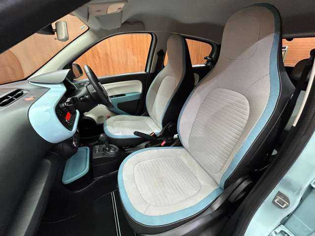 ルノー トゥインゴ インテンス 千葉県 2019(平31)年 3万km ブルードラジェ クルーズコントロール　/バックソナー　/オートライト　/オートエアコン　/ＥＴＣ　/アイドリングストップ　/ファブリックシート　/純正１５インチＡＷ　/禁煙車