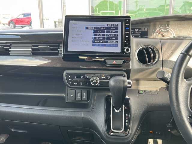 ホンダ Ｎ ＢＯＸ カスタム G L ターボ ホンダセンシング 岐阜県 2019(平31)年 3.8万km クリスタルブラックパール 登録時走行距離37906km/純正８型ナビ（VXU-195NB）/ワンセグテレビ/バックカメラ/Blue tooth・CD・DVD・SDミュージックサーバー/ビルトインETC/両側パワースライドドア/ターボ車/ホンダセンシング/コーナーセンサー後方/ＬＥＤヘッドライト/レーンキープアシスト/レーダークルーズコントロール/横滑り防止装置/盗難防止装置/ハーフレザーシート/ベンチシート/フルフラットシート/純正フロアマット/プッシュスタート/スマートキー/純正１５アルミ/ラメ加工インパネ/パドルシフト