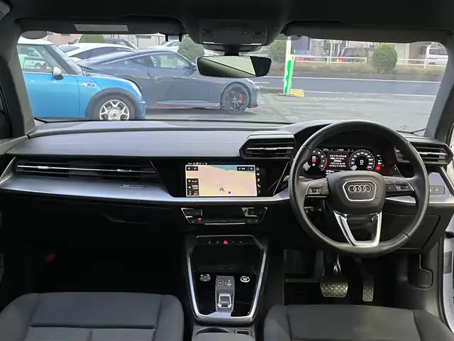 アウディ アウディ Ａ３ SB 30TFSI 三重県 2024(令6)年 0.9万km 白 ♪走行8756キロ♪/♪車検9年5月26日/♪ドライバーアシストシステム/・速度警告機能/・アダプティブドライブアシスト/・エフィシェンシアシスト/・レーン逸脱警告/・速度警告/・接近警告/・降車警告/・パークアシスト/・コーナーソナー/♪Audiプレセンス/♪サイドアシスト/♪メーカーナビ/・フルセグ/・Bluetooth/♪バックカメラ/♪USB×2/♪アイドリングストップ/♪パドルシフト/♪LEDヘッドライト/♪オートライト/♪リアフォグライト/♪ウインカーミラー/♪エクステリアライト/♪レーンセンサー/♪D/N席シートヒーター/♪ステアリングスイッチ/♪オートリトラ/♪サイド&カーテンエアバック/♪フロアマット/♪純正16インチアルミ