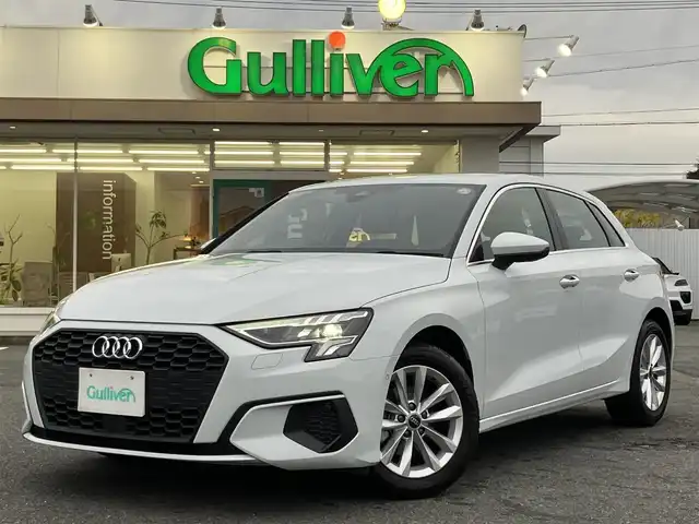 アウディ アウディ Ａ３ SB 30TFSI 三重県 2024(令6)年 0.9万km 白 ♪走行8756キロ♪/♪車検9年5月26日/♪ドライバーアシストシステム/・速度警告機能/・アダプティブドライブアシスト/・エフィシェンシアシスト/・レーン逸脱警告/・速度警告/・接近警告/・降車警告/・パークアシスト/・コーナーソナー/♪Audiプレセンス/♪サイドアシスト/♪メーカーナビ/・フルセグ/・Bluetooth/♪バックカメラ/♪USB×2/♪アイドリングストップ/♪パドルシフト/♪LEDヘッドライト/♪オートライト/♪リアフォグライト/♪ウインカーミラー/♪エクステリアライト/♪レーンセンサー/♪D/N席シートヒーター/♪ステアリングスイッチ/♪オートリトラ/♪サイド&カーテンエアバック/♪フロアマット/♪純正16インチアルミ
