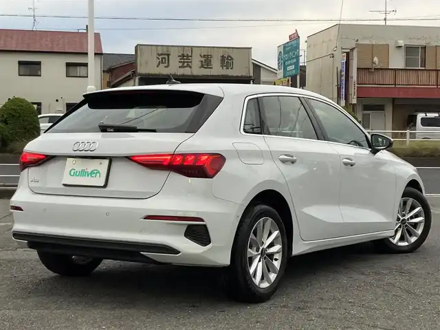 アウディ アウディ Ａ３ SB 30TFSI 三重県 2024(令6)年 0.9万km 白 ♪走行8756キロ♪/♪車検9年5月26日/♪ドライバーアシストシステム/・速度警告機能/・アダプティブドライブアシスト/・エフィシェンシアシスト/・レーン逸脱警告/・速度警告/・接近警告/・降車警告/・パークアシスト/・コーナーソナー/♪Audiプレセンス/♪サイドアシスト/♪メーカーナビ/・フルセグ/・Bluetooth/♪バックカメラ/♪USB×2/♪アイドリングストップ/♪パドルシフト/♪LEDヘッドライト/♪オートライト/♪リアフォグライト/♪ウインカーミラー/♪エクステリアライト/♪レーンセンサー/♪D/N席シートヒーター/♪ステアリングスイッチ/♪オートリトラ/♪サイド&カーテンエアバック/♪フロアマット/♪純正16インチアルミ