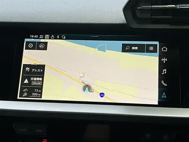 アウディ アウディ Ａ３ SB 30TFSI 三重県 2024(令6)年 0.9万km 白 ♪走行8756キロ♪/♪車検9年5月26日/♪ドライバーアシストシステム/・速度警告機能/・アダプティブドライブアシスト/・エフィシェンシアシスト/・レーン逸脱警告/・速度警告/・接近警告/・降車警告/・パークアシスト/・コーナーソナー/♪Audiプレセンス/♪サイドアシスト/♪メーカーナビ/・フルセグ/・Bluetooth/♪バックカメラ/♪USB×2/♪アイドリングストップ/♪パドルシフト/♪LEDヘッドライト/♪オートライト/♪リアフォグライト/♪ウインカーミラー/♪エクステリアライト/♪レーンセンサー/♪D/N席シートヒーター/♪ステアリングスイッチ/♪オートリトラ/♪サイド&カーテンエアバック/♪フロアマット/♪純正16インチアルミ