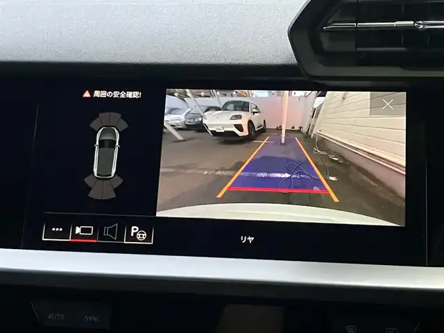 アウディ アウディ Ａ３ SB 30TFSI 三重県 2024(令6)年 0.9万km 白 ♪走行8756キロ♪/♪車検9年5月26日/♪ドライバーアシストシステム/・速度警告機能/・アダプティブドライブアシスト/・エフィシェンシアシスト/・レーン逸脱警告/・速度警告/・接近警告/・降車警告/・パークアシスト/・コーナーソナー/♪Audiプレセンス/♪サイドアシスト/♪メーカーナビ/・フルセグ/・Bluetooth/♪バックカメラ/♪USB×2/♪アイドリングストップ/♪パドルシフト/♪LEDヘッドライト/♪オートライト/♪リアフォグライト/♪ウインカーミラー/♪エクステリアライト/♪レーンセンサー/♪D/N席シートヒーター/♪ステアリングスイッチ/♪オートリトラ/♪サイド&カーテンエアバック/♪フロアマット/♪純正16インチアルミ