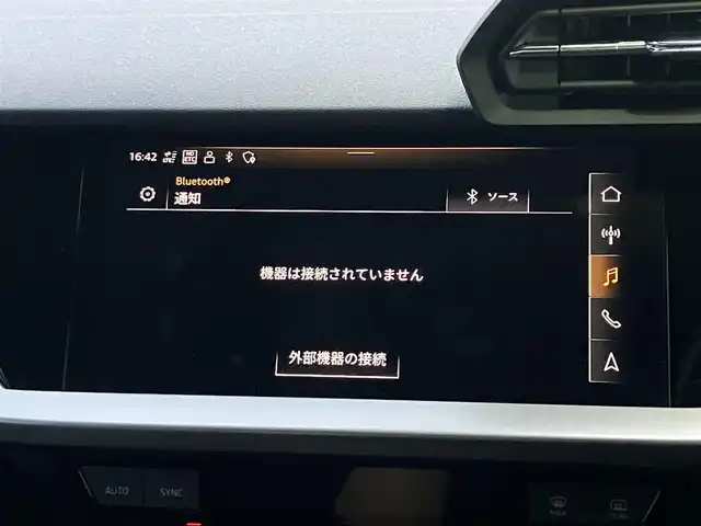 アウディ アウディ Ａ３ SB 30TFSI 三重県 2024(令6)年 0.9万km 白 ♪走行8756キロ♪/♪車検9年5月26日/♪ドライバーアシストシステム/・速度警告機能/・アダプティブドライブアシスト/・エフィシェンシアシスト/・レーン逸脱警告/・速度警告/・接近警告/・降車警告/・パークアシスト/・コーナーソナー/♪Audiプレセンス/♪サイドアシスト/♪メーカーナビ/・フルセグ/・Bluetooth/♪バックカメラ/♪USB×2/♪アイドリングストップ/♪パドルシフト/♪LEDヘッドライト/♪オートライト/♪リアフォグライト/♪ウインカーミラー/♪エクステリアライト/♪レーンセンサー/♪D/N席シートヒーター/♪ステアリングスイッチ/♪オートリトラ/♪サイド&カーテンエアバック/♪フロアマット/♪純正16インチアルミ