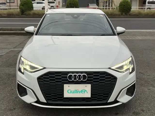 アウディ アウディ Ａ３ SB 30TFSI 三重県 2024(令6)年 0.9万km 白 ♪走行8756キロ♪/♪車検9年5月26日/♪ドライバーアシストシステム/・速度警告機能/・アダプティブドライブアシスト/・エフィシェンシアシスト/・レーン逸脱警告/・速度警告/・接近警告/・降車警告/・パークアシスト/・コーナーソナー/♪Audiプレセンス/♪サイドアシスト/♪メーカーナビ/・フルセグ/・Bluetooth/♪バックカメラ/♪USB×2/♪アイドリングストップ/♪パドルシフト/♪LEDヘッドライト/♪オートライト/♪リアフォグライト/♪ウインカーミラー/♪エクステリアライト/♪レーンセンサー/♪D/N席シートヒーター/♪ステアリングスイッチ/♪オートリトラ/♪サイド&カーテンエアバック/♪フロアマット/♪純正16インチアルミ